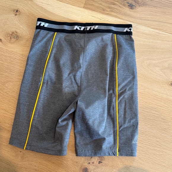 Kith Workout Set (Bra and Shorts) - Picture 5 of 8